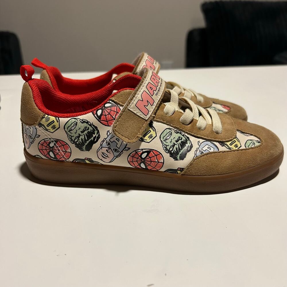 Marvel Super Hero Shoes Velcro Strap Kids size 1 Hulk Ironman Spiderman CLEAN